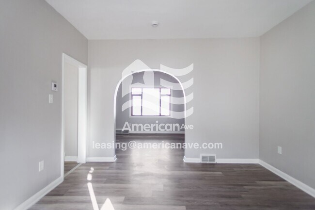 Photo - 1105 Main St