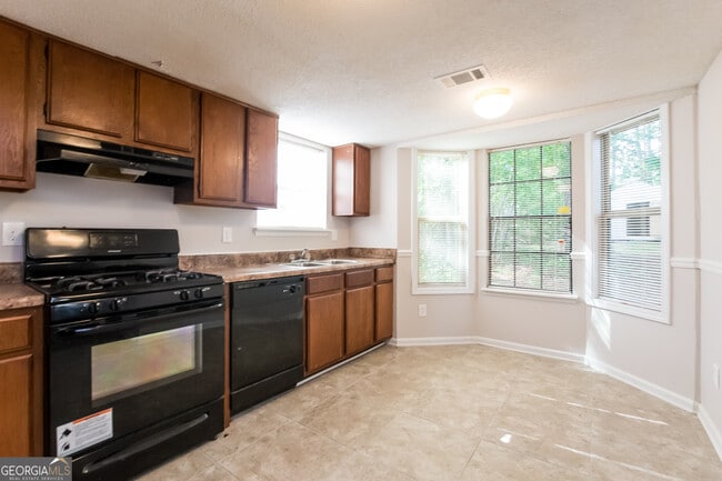 Photo - 979 Brandon Hill Way