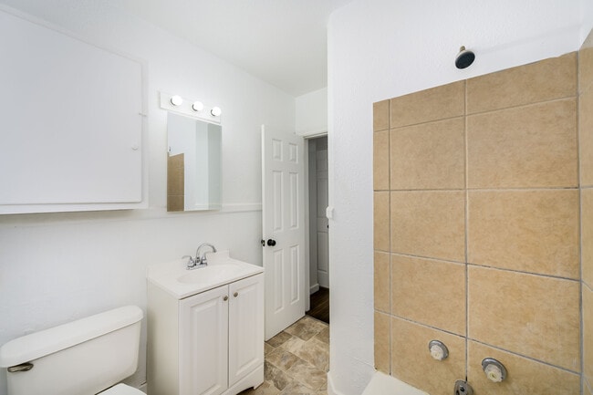 Photo - 826 N Oliver St Unit 2