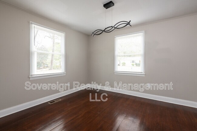 Photo - 1854 Broadwell St SW