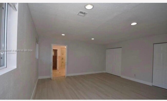 Photo - 2080 NE 205th St