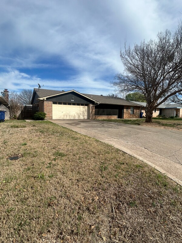 Photo - 606 W Ridge Dr