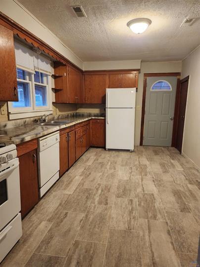 Photo - 907 E Broadway Blvd