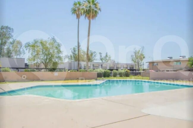 Building Photo - 2415 W Hazelwood St Rental