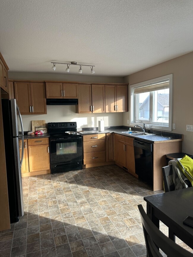 Photo - 5272 Aerial Cres