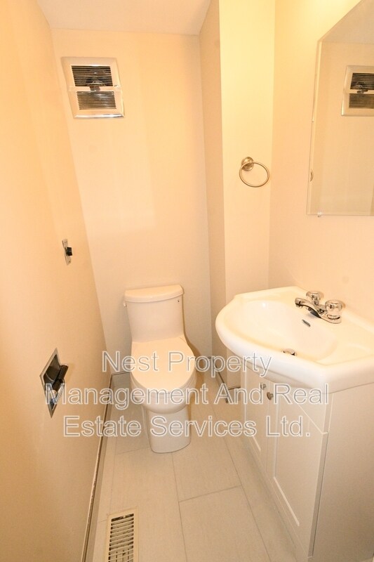 Photo - 588 Central St E