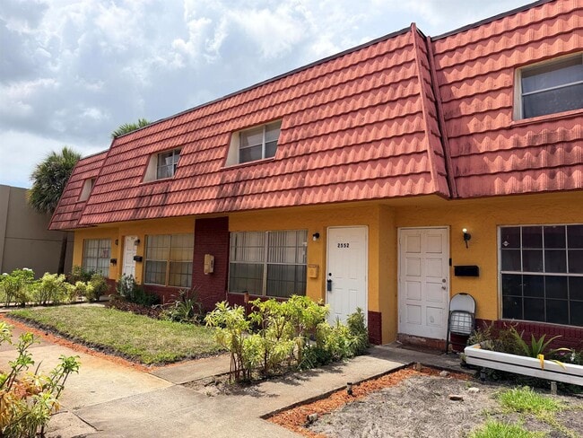 Building Photo - 2552 NW 52nd Ave Unit B19