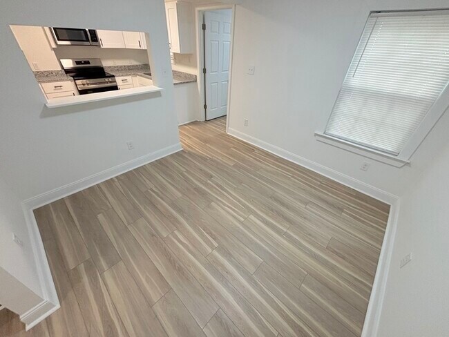 Photo - 102 Cushing St