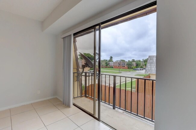 Photo - 744 Springdale Cir