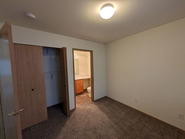 Photo - 2 Bed/1.5 Bath Apartment on Northwest Ave! Unidad 08-202