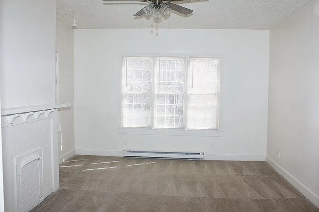 Livingroom - 236 Sydney St SE Unit DuplexUpstairs