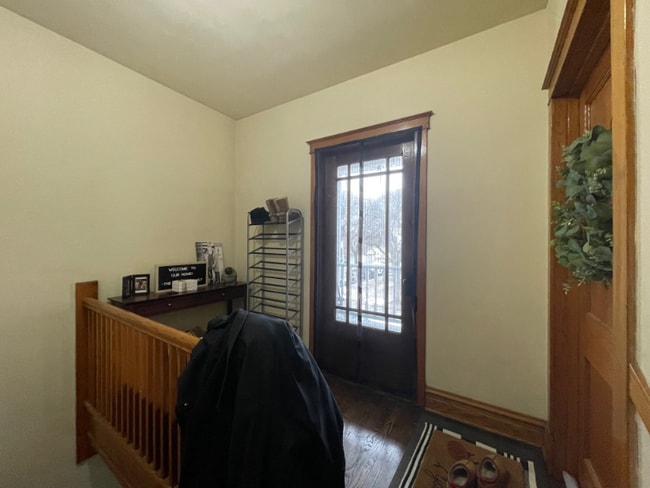 Photo - 5855 W Leland Ave Unidad 2