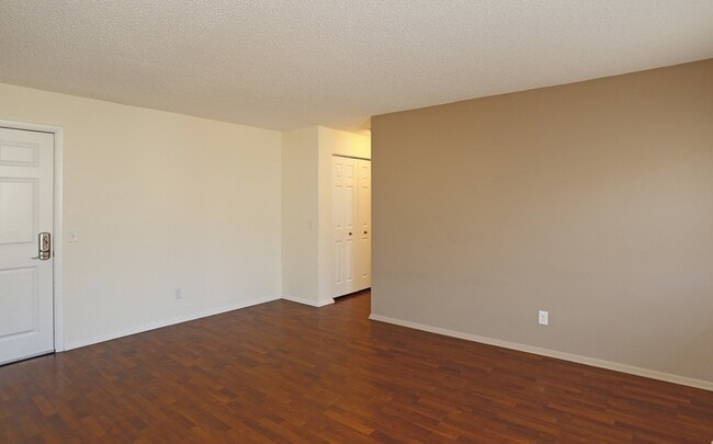 Granite Falls at Silver Lake Apartments