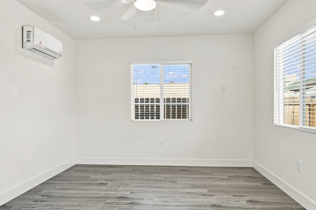 Photo - 2300 Brundage Ln