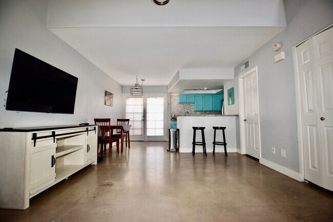 Photo - Beautiful modern 1 bed 2 bath corner unit in the Highlands Condominium community.