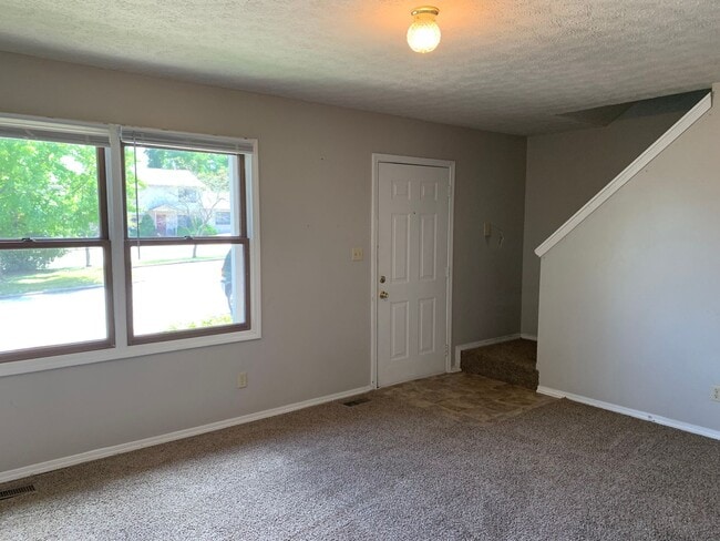 Photo - 3 bedroom, Spacious Townhouse: The Willows! Unit A2