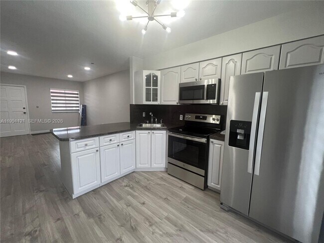 Building Photo - 5420 W 21st Ct Unit 412