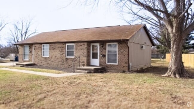 Building Photo - 520 N Oak St Rental