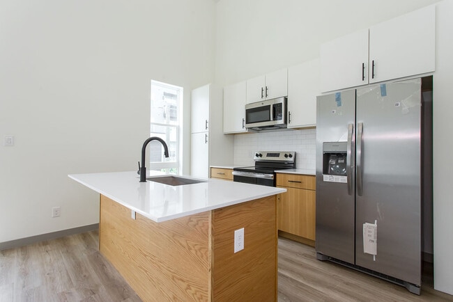 The Flats at 3981 Roseland