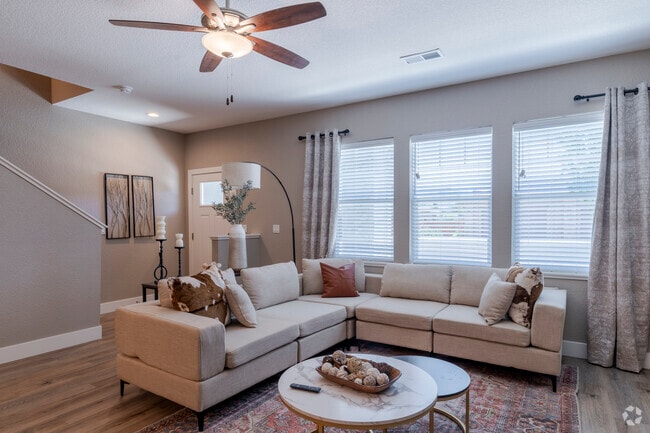 3BR, 2.5BA - 1,649SF