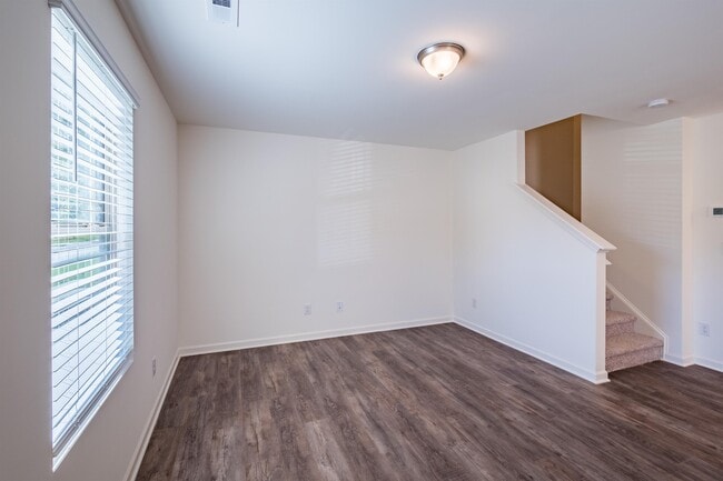 Photo - 1212 Haybrook Ln