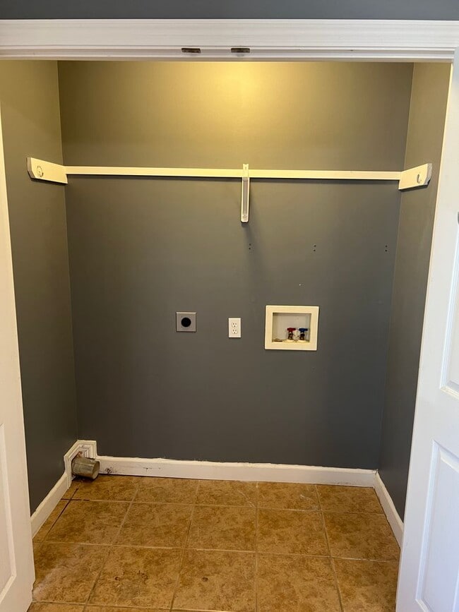 Photo - 4 bedroom, 2 bathroom, car garage townhouse