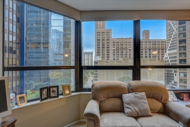 400 E Ohio St Unit 801