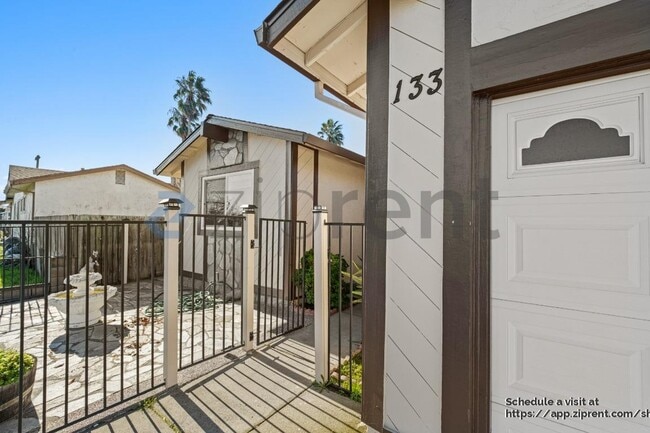 Photo - 133 Georgetown Ct