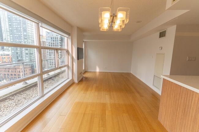 Photo - 11-1611 St Joseph St