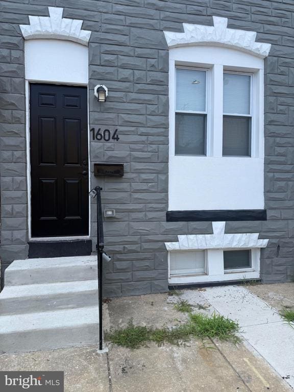 Building Photo - 1604 N Washington St
