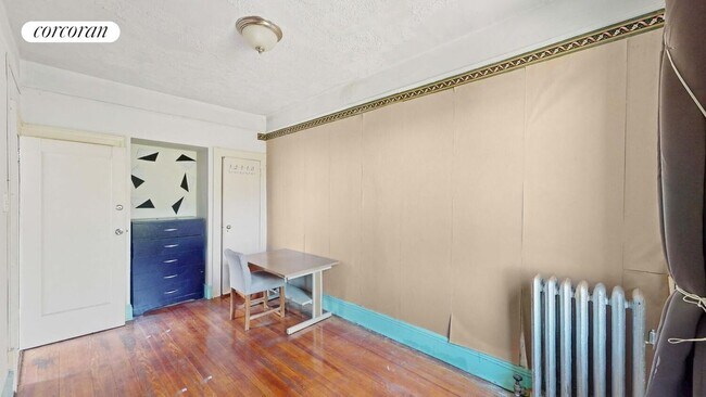 Photo - 31-04 32nd St