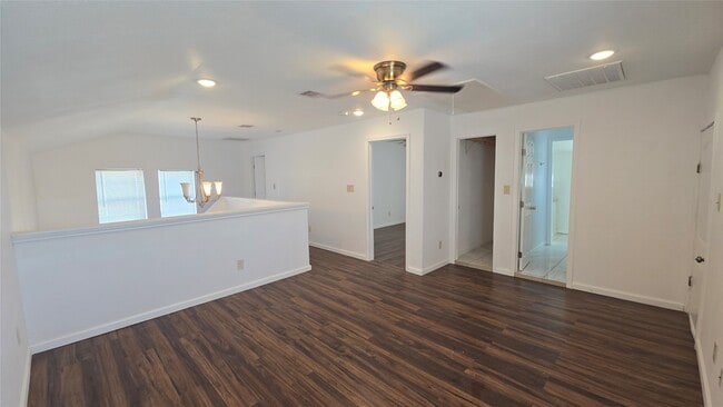 Photo - 421 Sidney St