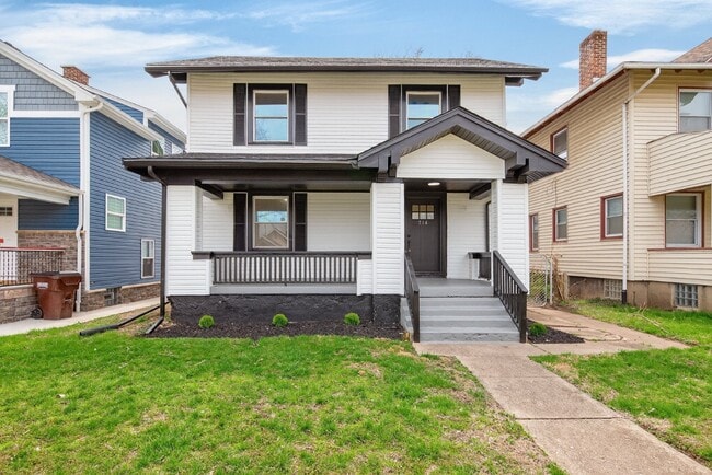 Building Photo - 716 15th Ave