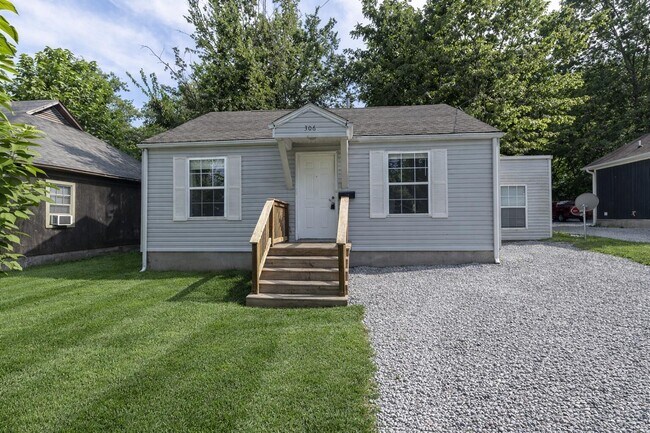 Building Photo - 306 W Worley St