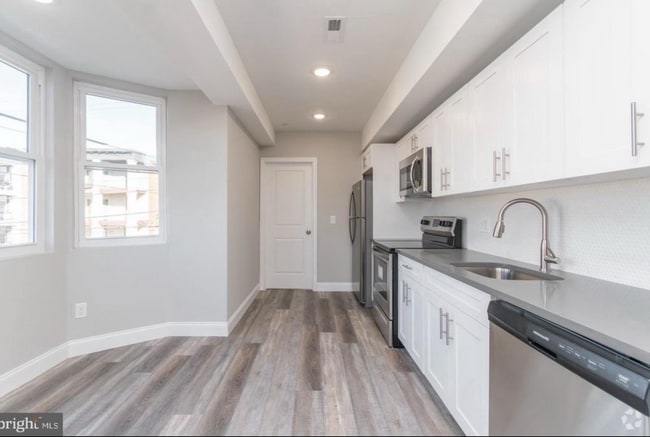 Building Photo - 1540 W Tioga St Unit Tioga Rental
