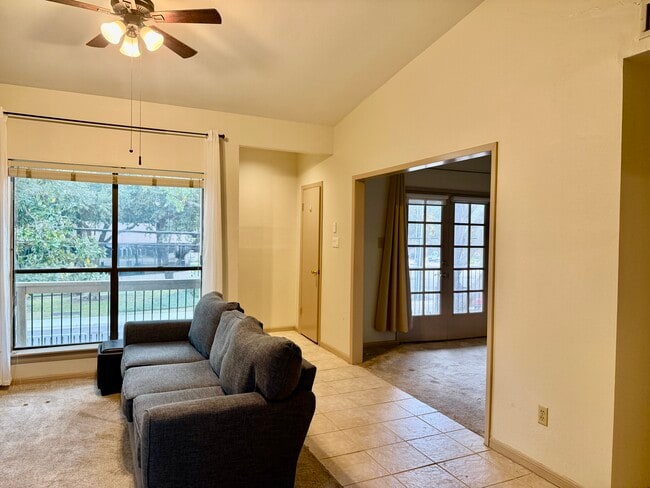 Photo - 2001 Bering Dr Unidad 4A