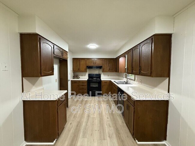 Photo - 1335 E Sunset St