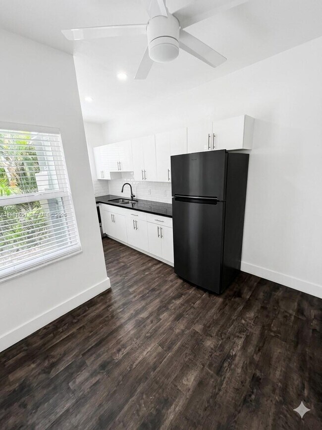 Photo - 317 W 28th St Unit 6