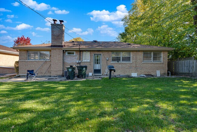 Photo - 7330 N Kilbourn Ave