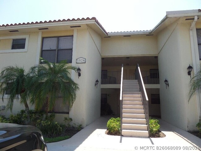 Photo - 1524 Lake Crystal Dr Unit B
