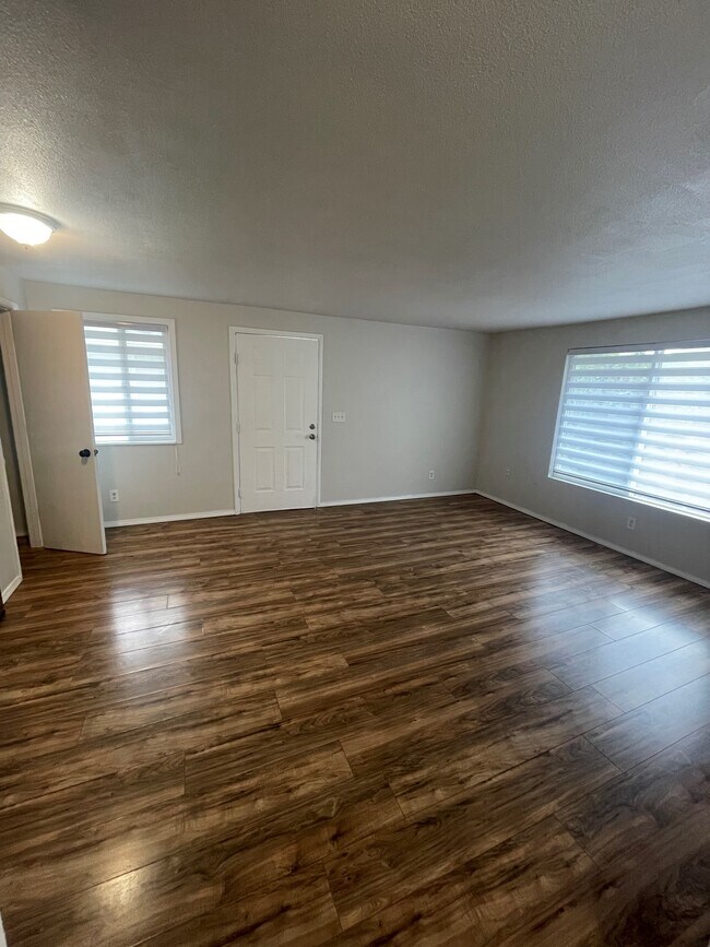 Living Room - 2319-2347 Lee St SE