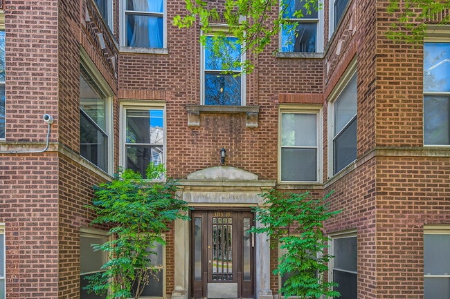 Photo - 3719 W Byron St Unit 2