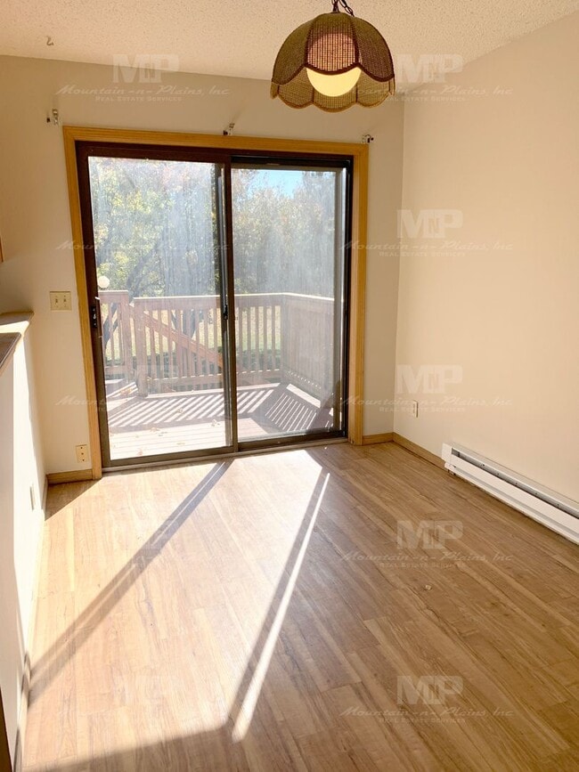 Photo - 531 Strachan Dr