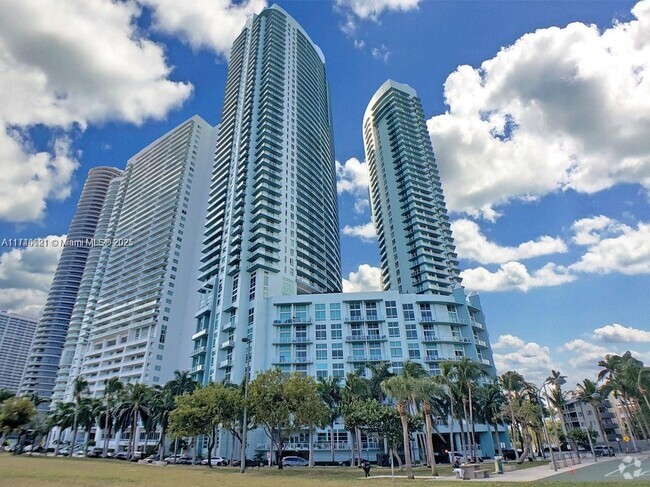 Building Photo - 1900 N Bayshore Dr Unit 3807 Rental