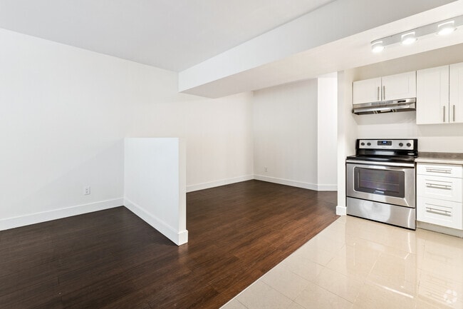 1BR, 1BA - 692SF - Living Room