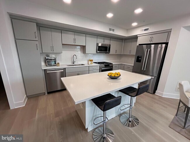 Photo - 701 N Henry St Unidad 206