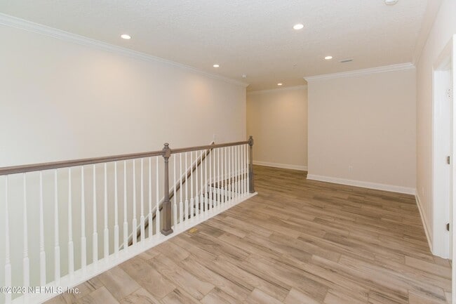 Photo - 136 Oyster Bay Way