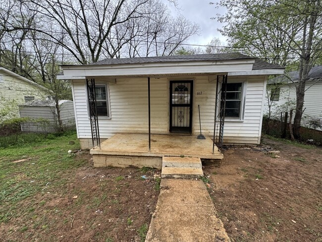 Building Photo - 617 Martin St