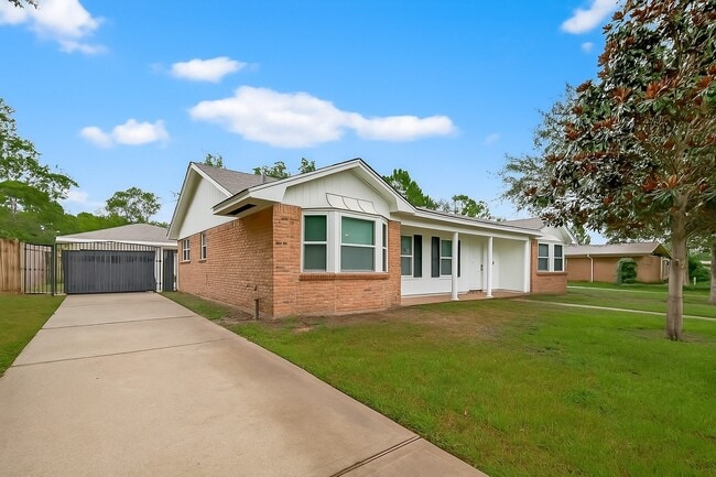 Building Photo - 8210 Edgemoor Dr Rental