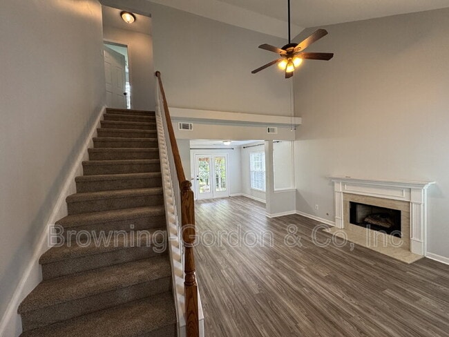 Photo - 212 Claybrook Ln